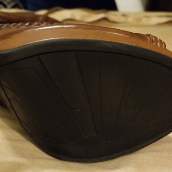 tshoes - Picture 2 of 2